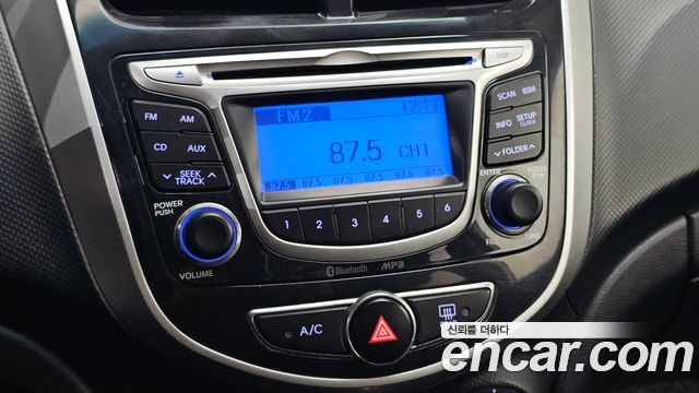 Hyundai Accent 2015 — photo 25