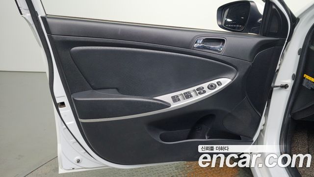 Hyundai Accent 2015 — photo 14