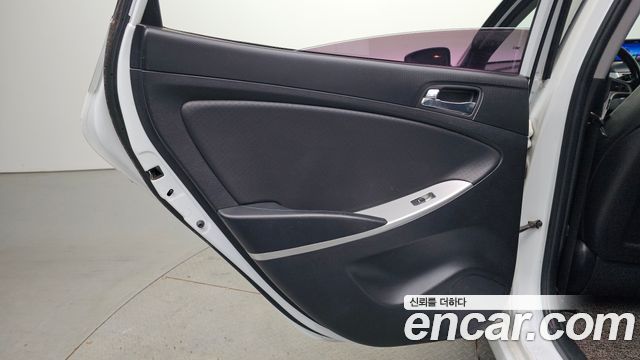 Hyundai Accent 2015 — photo 15