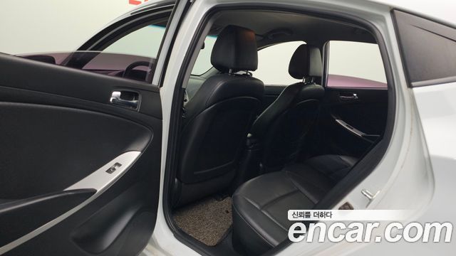 Hyundai Accent 2015 — photo 16