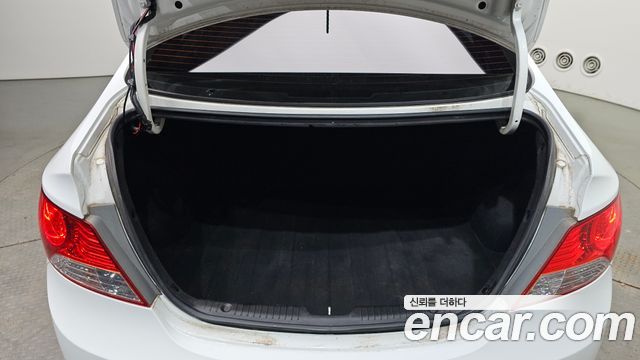 Hyundai Accent 2015 — photo 29