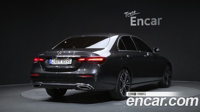 Mercedes-Benz E-Class 2022 — photo 2