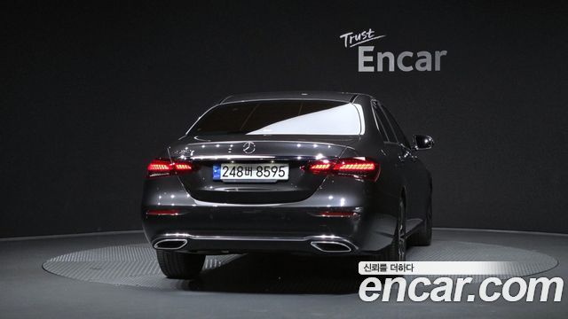 Mercedes-Benz E-Class 2022 — photo 4