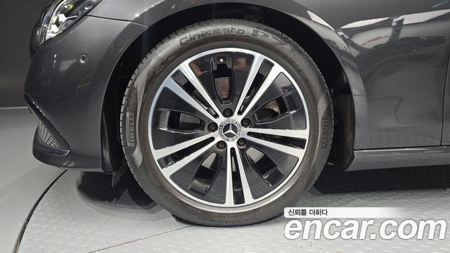 Mercedes-Benz E-Class 2022 — photo 5