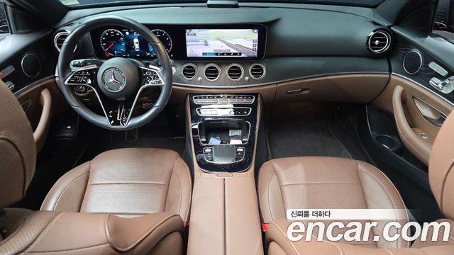 Mercedes-Benz E-Class 2022 — photo 10