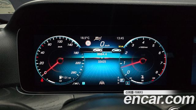 Mercedes-Benz E-Class 2022 — photo 11