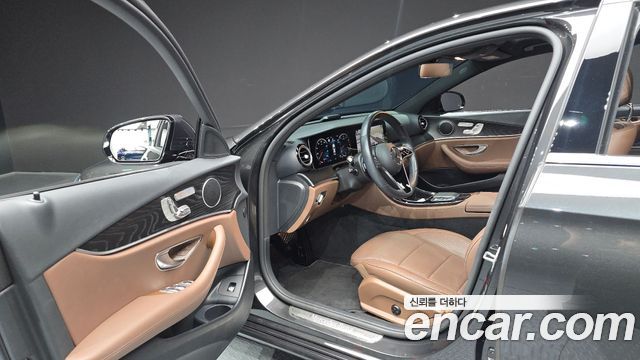 Mercedes-Benz E-Class 2022 — photo 13