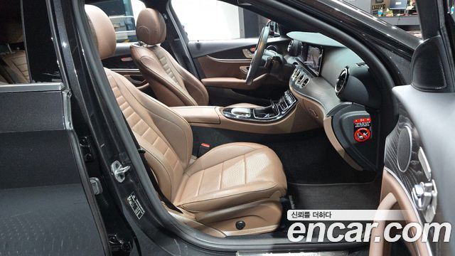 Mercedes-Benz E-Class 2022 — photo 18