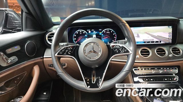 Mercedes-Benz E-Class 2022 — photo 19
