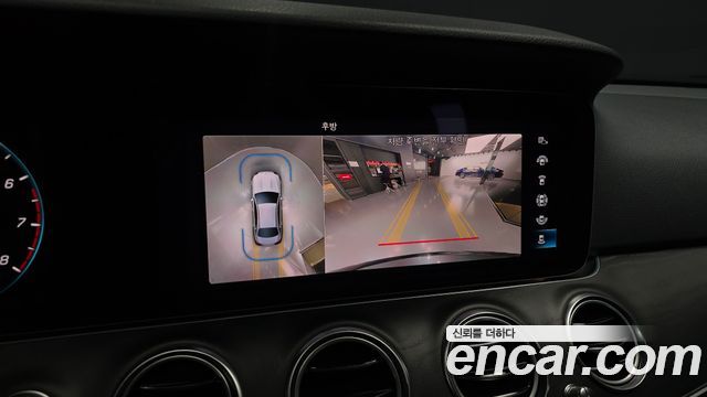 Mercedes-Benz E-Class 2022 — photo 20