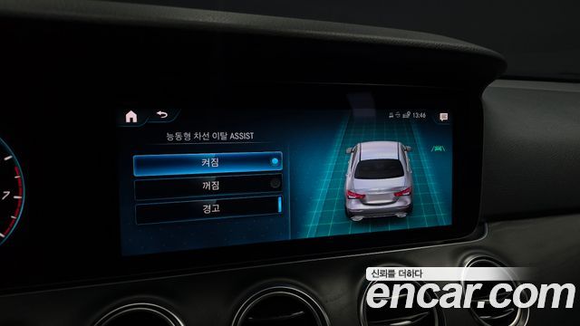 Mercedes-Benz E-Class 2022 — photo 21