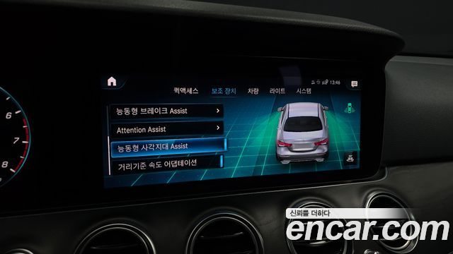 Mercedes-Benz E-Class 2022 — photo 22