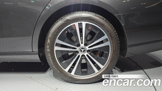 Mercedes-Benz E-Class 2022 — photo 7