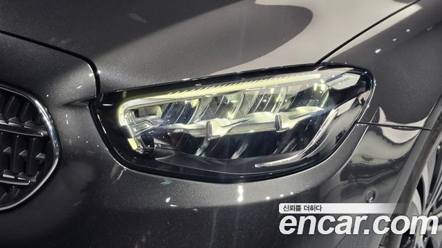 Mercedes-Benz E-Class 2022 — photo 8