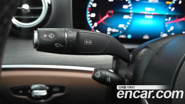 Mercedes-Benz E-Class 2022 — photo 29