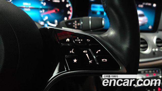 Mercedes-Benz E-Class 2022 — photo 31