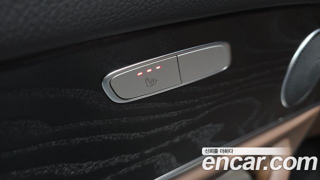 Mercedes-Benz E-Class 2022 — photo 33