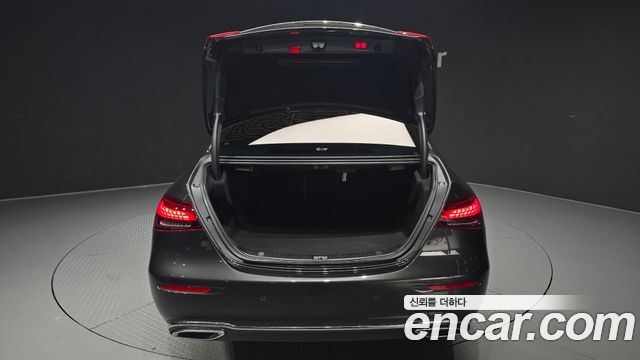 Mercedes-Benz E-Class 2022 — photo 36