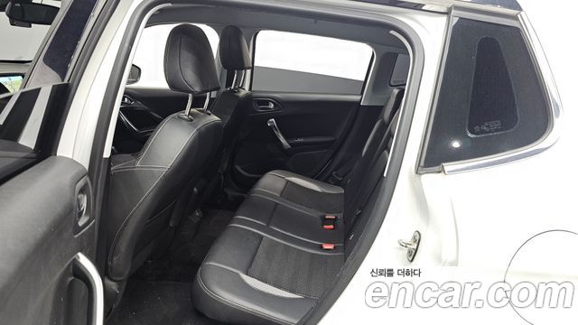 Peugeot 2008 2015 — photo 11