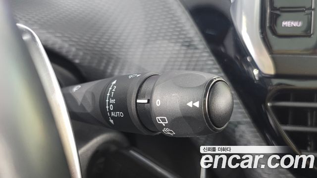 Peugeot 2008 2015 — photo 13