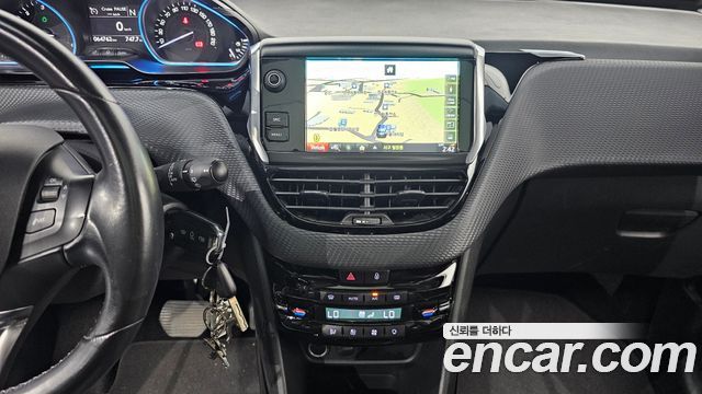 Peugeot 2008 2015 — photo 16