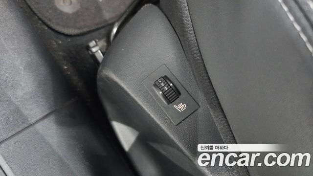 Peugeot 2008 2015 — photo 18