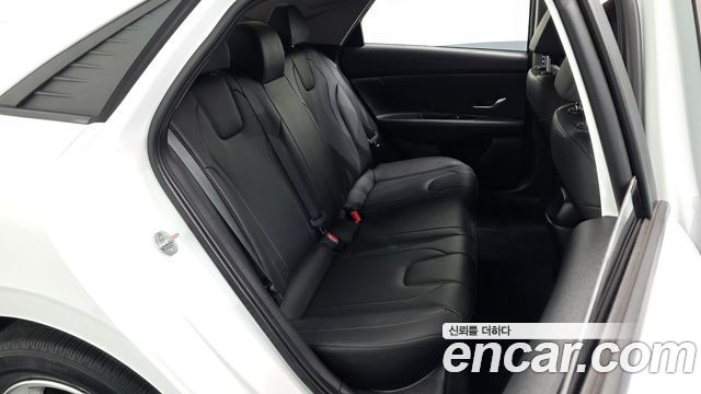 Hyundai AVANTE 2022 — photo 17