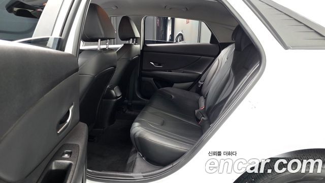 Hyundai AVANTE 2022 — photo 18