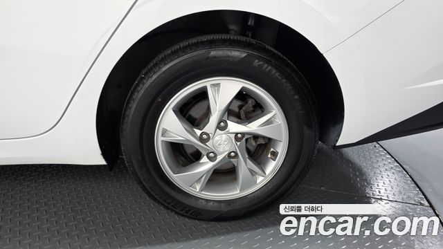 Hyundai AVANTE 2022 — photo 7