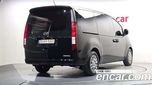Hyundai Staria 2022 — photo 2