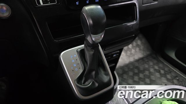 Hyundai Staria 2022 — photo 9
