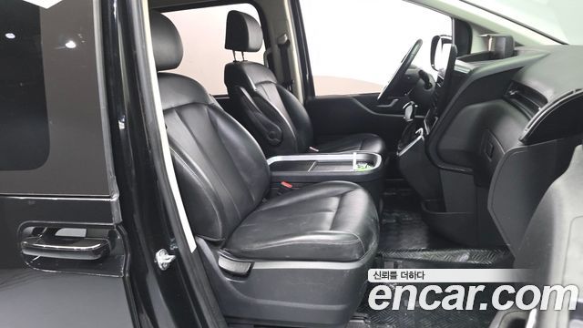 Hyundai Staria 2022 — photo 11