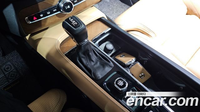 Volvo XC90 2018 — photo 9