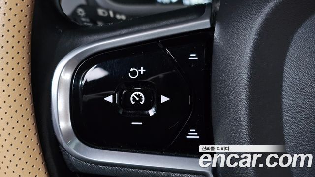 Volvo XC90 2018 — photo 14
