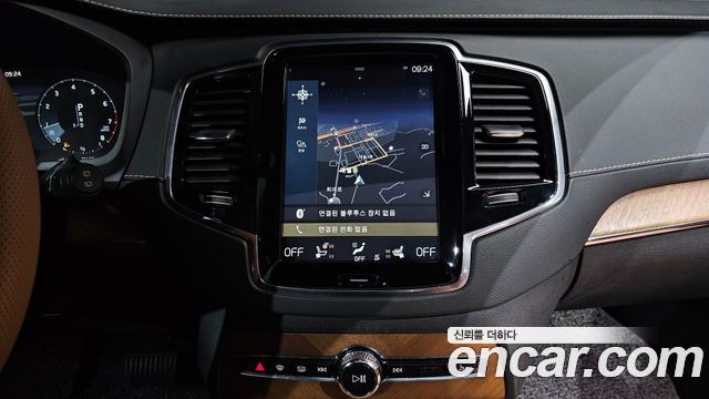 Volvo XC90 2018 — photo 16