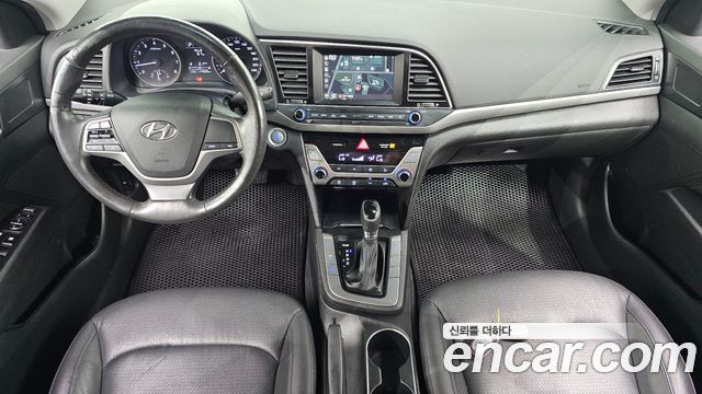 Hyundai AVANTE 2016 — photo 10
