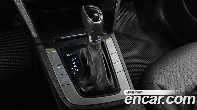 Hyundai AVANTE 2016 — photo 12