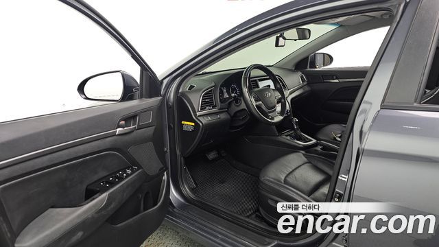 Hyundai AVANTE 2016 — photo 13