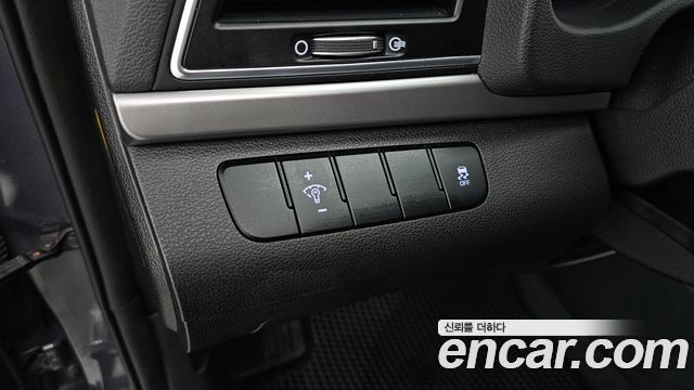 Hyundai AVANTE 2016 — photo 24