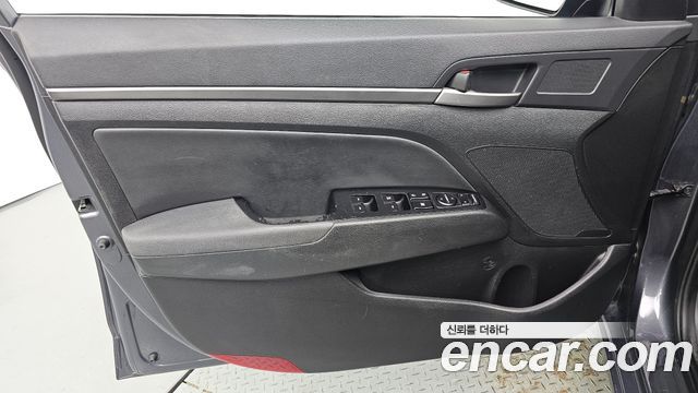 Hyundai AVANTE 2016 — photo 14