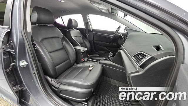 Hyundai AVANTE 2016 — photo 16