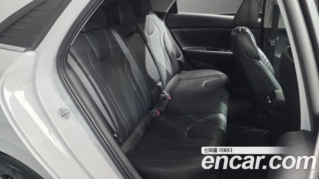 Hyundai AVANTE 2023 — photo 18