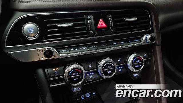 Genesis G70 2018 — photo 28