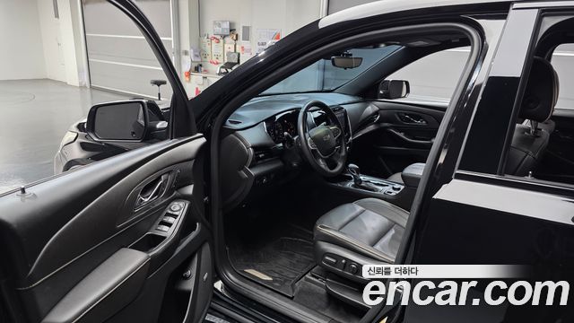 Chevrolet Korea Traverse 2023 — photo 13