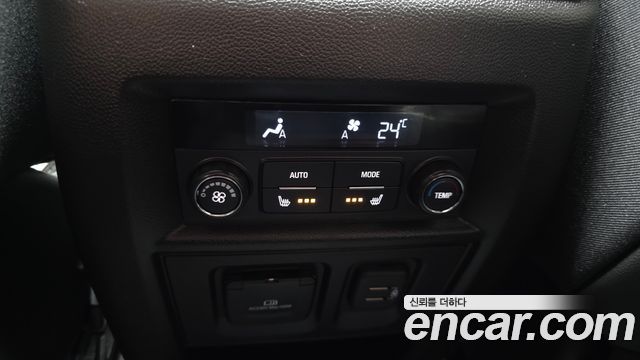 Chevrolet Korea Traverse 2023 — photo 18