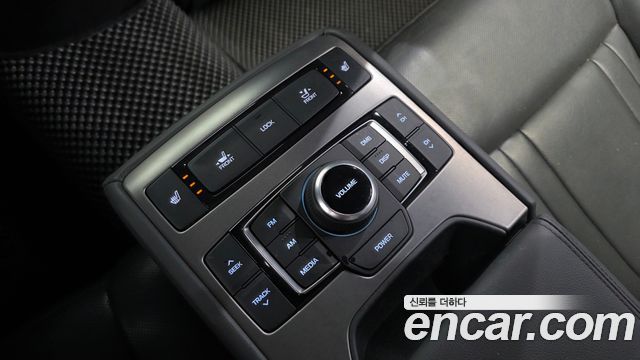 Hyundai Genesis 2016 — photo 26