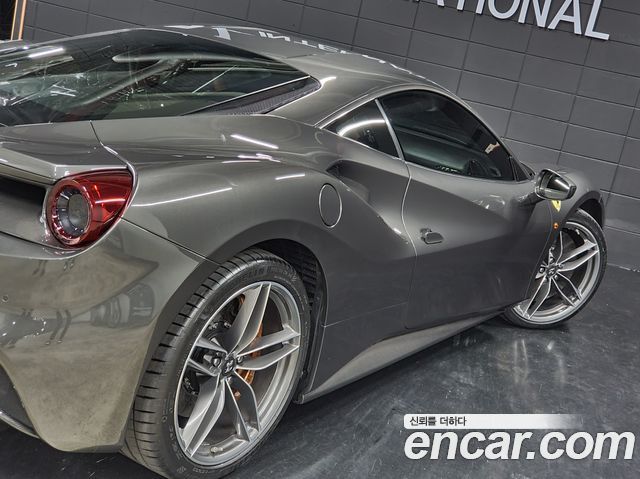 Ferrari 488 2018 — photo 11