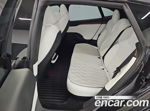Tesla Model S 2026 — photo 13