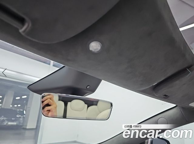 Tesla Model S 2026 — photo 18