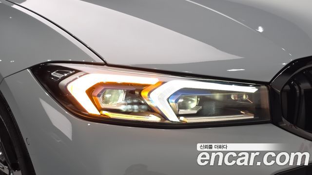 BMW 3-Series 2024 — photo 8